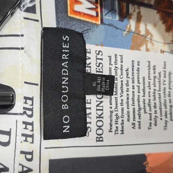 {No Boundaries} Men's Print Button Up Shirt with Short Sleeves - Picture 14 of 16